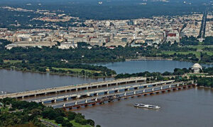 Long Bridge Washington DC Aerial 9431 093018 Lkg N By Duane Lempke - Duane Lempke Photography, CC BY-SA 4.0, https://commons.wikimedia.org/w/index.php?curid=126478001